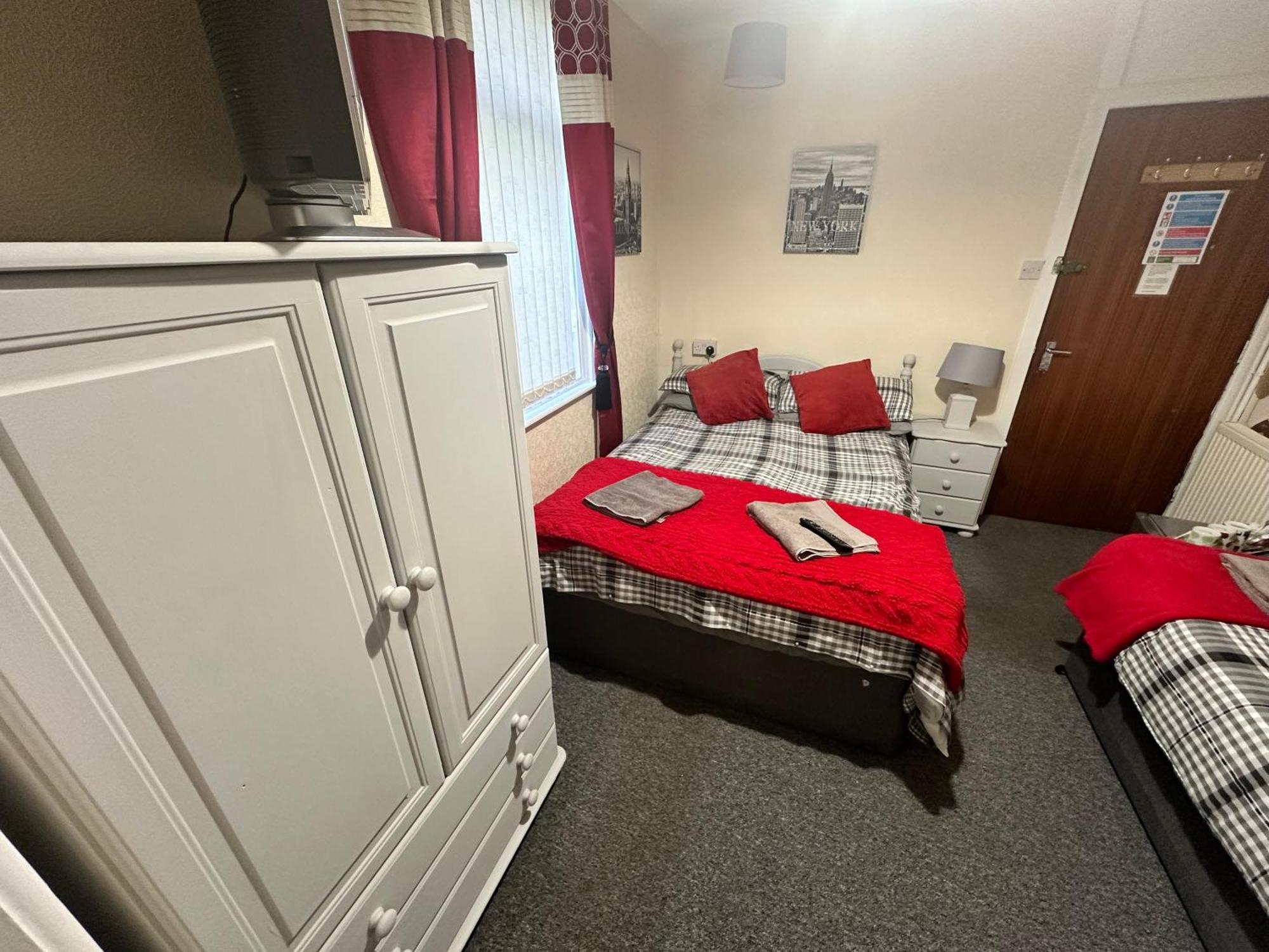 Greenmount Guest House - Pet Friendly No Extra - Central To Everything - Everyone Welcome - Blackpool — Photos 3