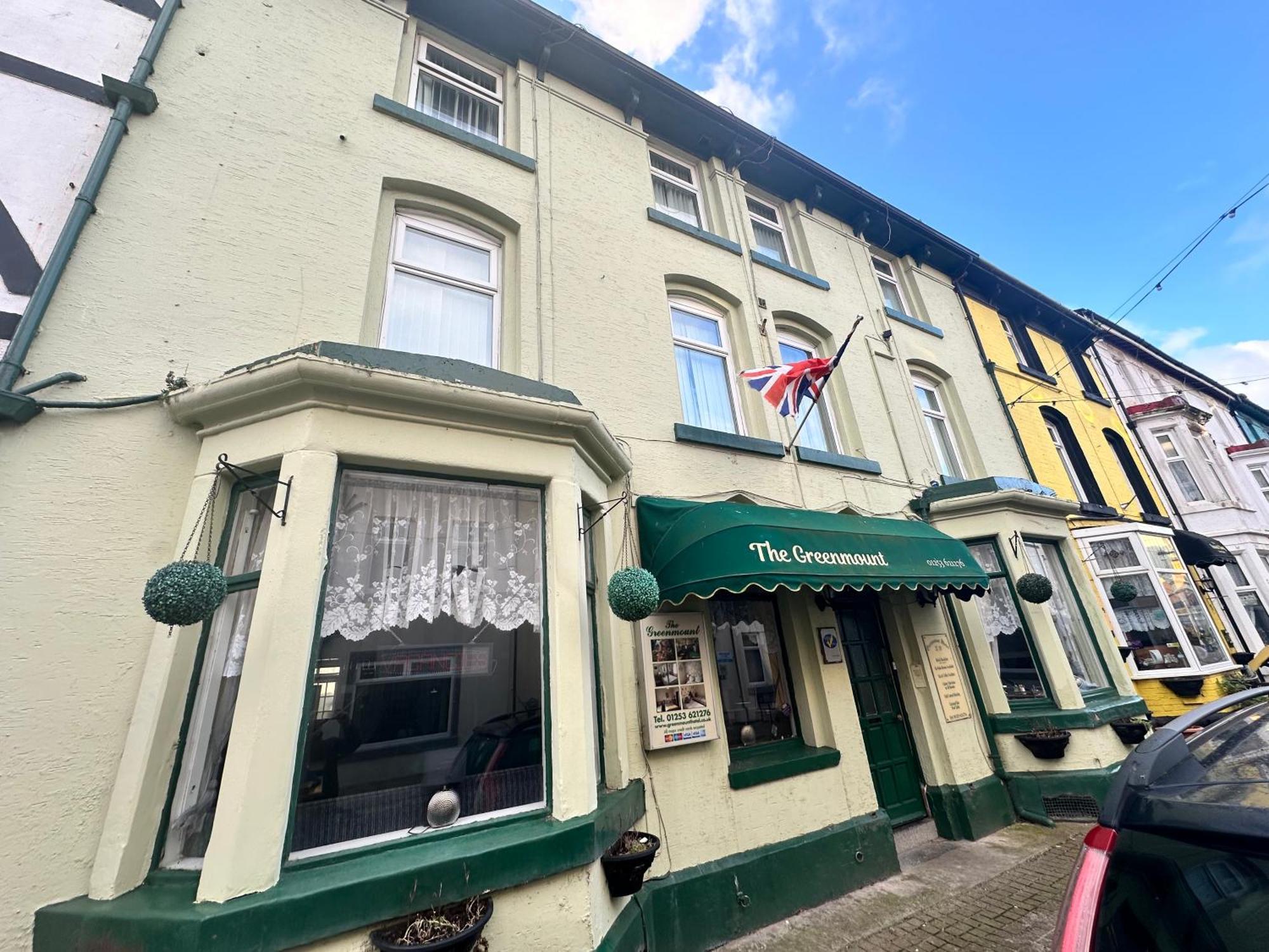 Greenmount Guest House - Pet Friendly No Extra - Central To Everything - Everyone Welcome - Blackpool — Photos 1
